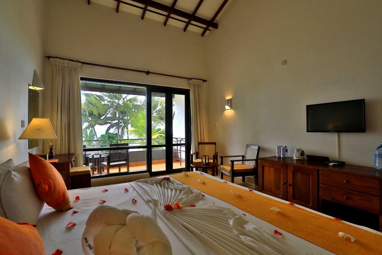 Sea Rock Villa Bentota Exterior foto